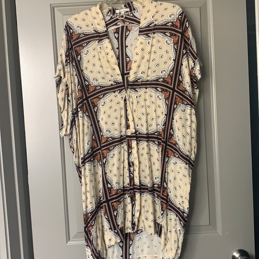 Printed flowy shirt: longer in length